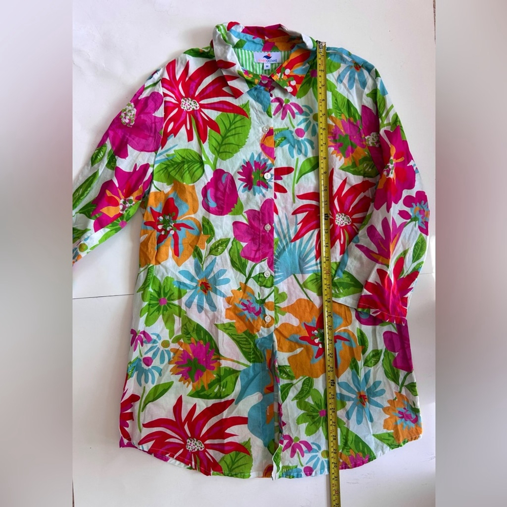 Sunny oceans top tunic size medium vibrant floral pattern - Picture 4 of 5